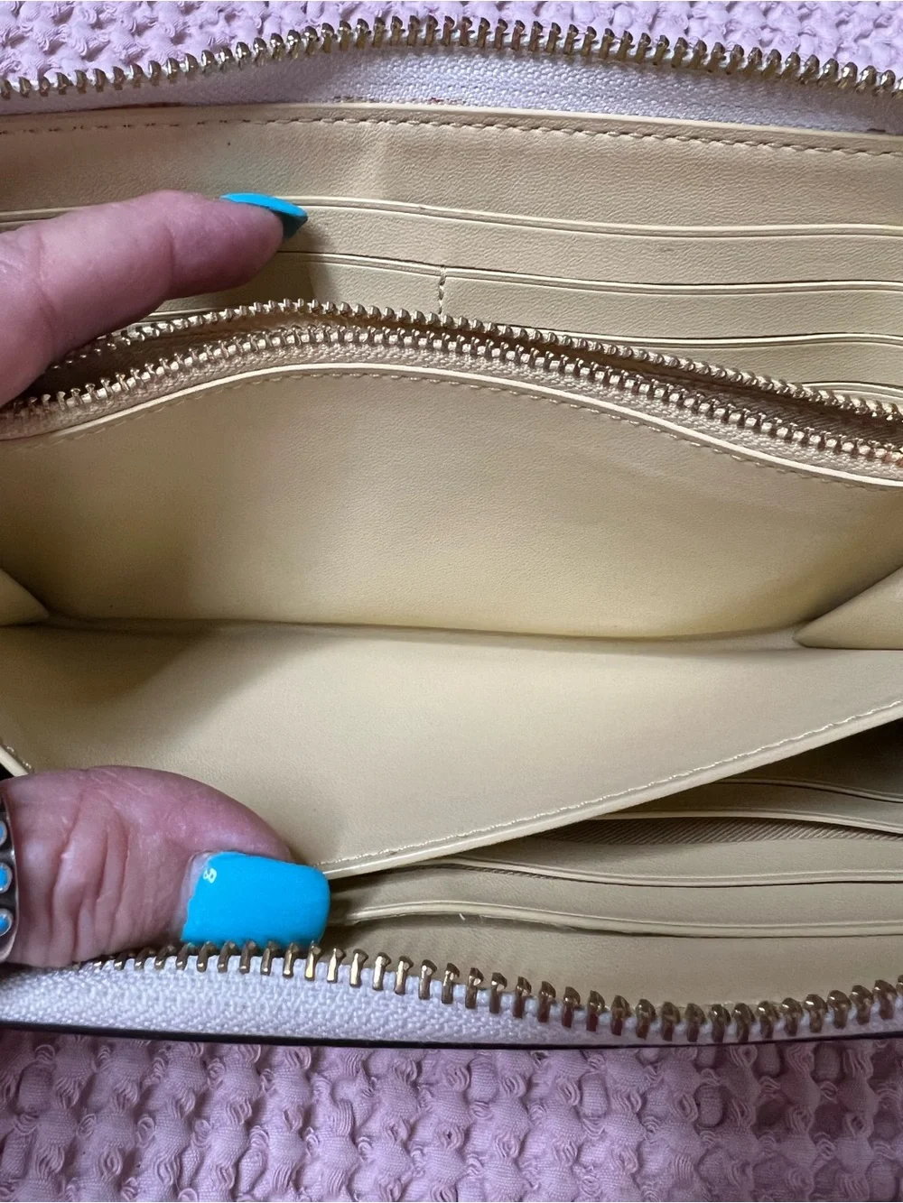 Coach Horse & Carriage Zip Around Accordion Wallet Wristlet Ivory Cream